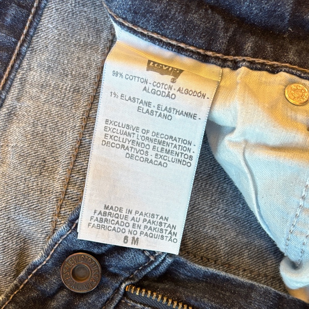Levi's Women's Dark Indigo Straight Jeans - Picture 2 of 5
